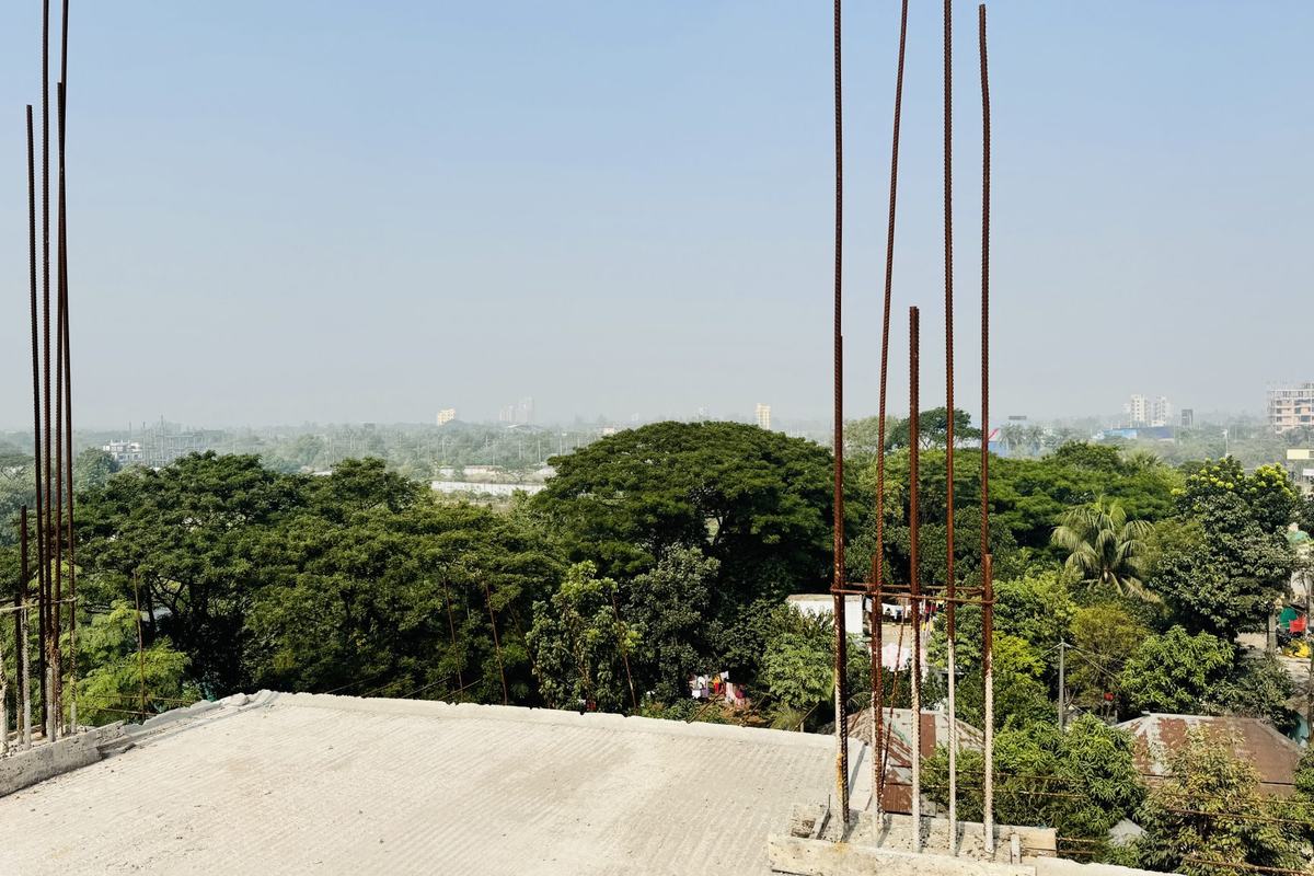 Hierros de construcci&oacute;n en una losa