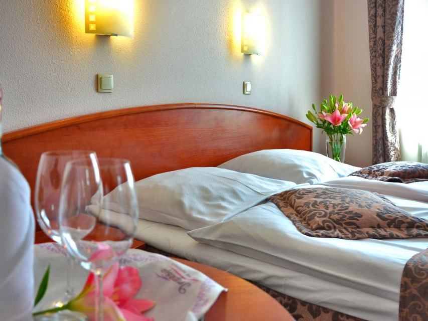Cama con desayuno servido